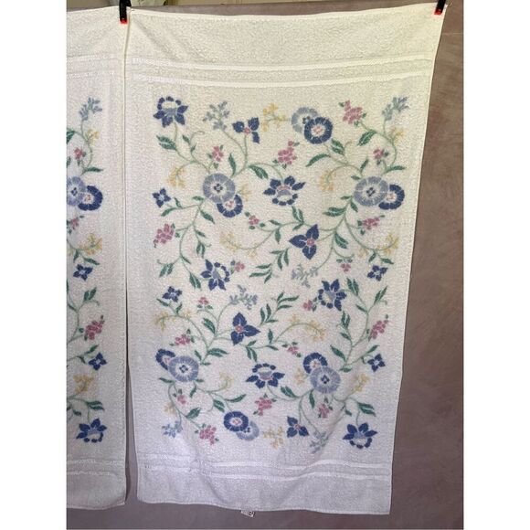 Vintage Bath Towel Set - Picture 3 of 7